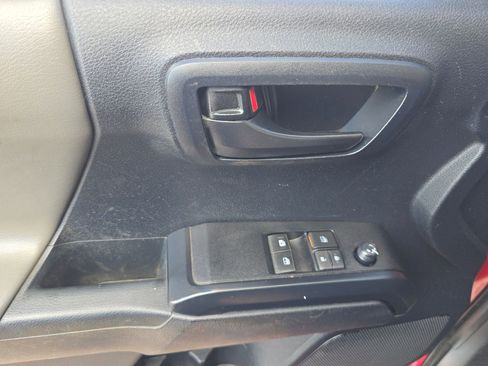 Used 2020 Toyota Tacoma SR image 21