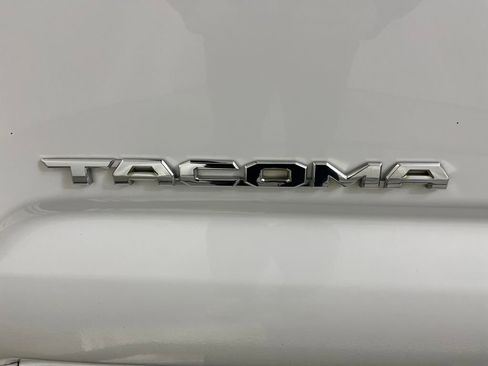 Used 2017 Toyota Tacoma TRD Sport w/ Premium & Technology Package image 39