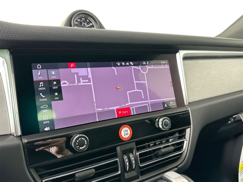 Certified 2026 Porsche Macan image 22