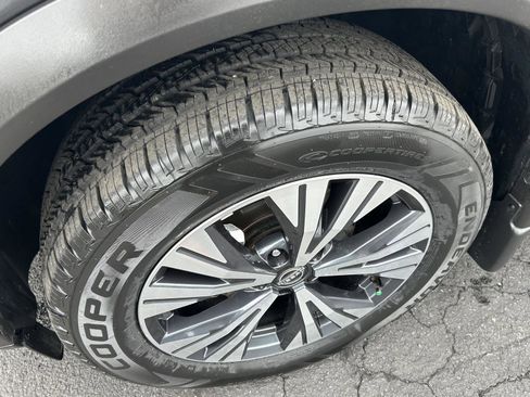 Used 2023 Nissan Rogue SV w/ SV Premium Package image 11