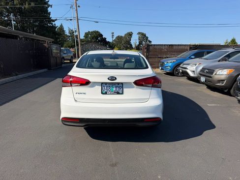 Used 2018 Kia Forte LX FWD image 5