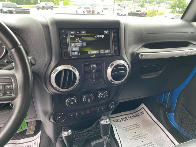 Used 2015 Jeep Wrangler Unlimited Sahara w/ Connectivity Group AWD/4WD image 18