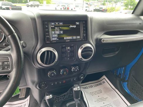 Used 2015 Jeep Wrangler Unlimited Sahara w/ Connectivity Group AWD/4WD image 18