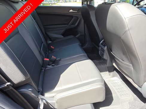Used 2021 Volkswagen Tiguan SE FWD image 17