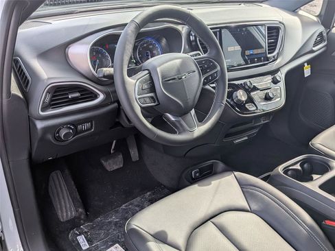 New 2026 Chrysler Voyager LX FWD image 10