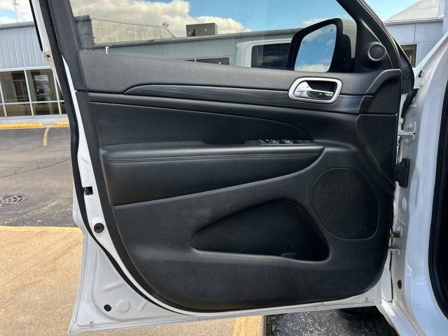 Used 2019 Jeep Grand Cherokee Altitude AWD/4WD image 25