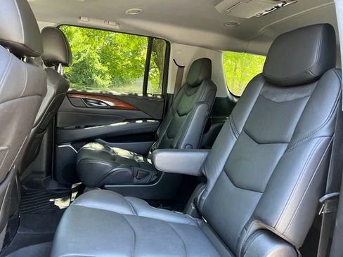 Used 2018 Cadillac Escalade ESV Premium Luxury RWD image 17