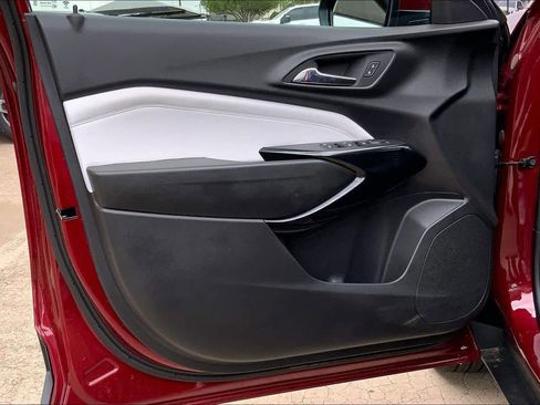 Used 2025 Chevrolet Trax LT image 21