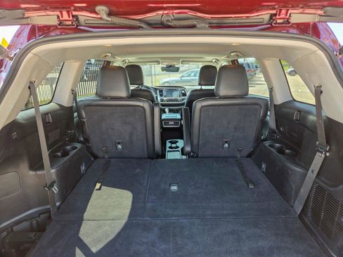 Used 2018 Toyota Highlander XLE image 6
