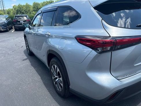 Used 2021 Toyota Highlander XLE FWD image 9