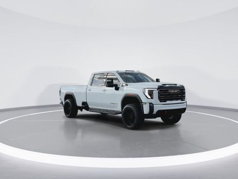 Used 2024 GMC Sierra 2500 AT4 w/ Technology Package AWD/4WD image 2