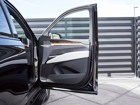 Used 2026 Cadillac Escalade Platinum Sport w/ LPO, Floor Liner Package image 23