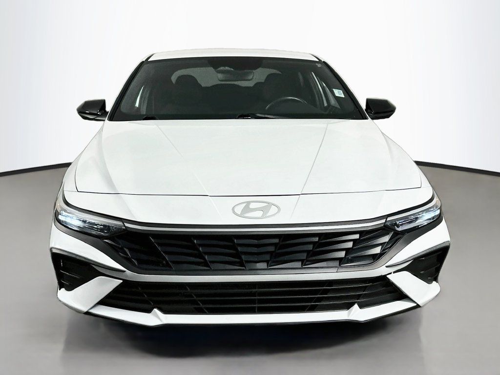 Used 2025 Hyundai Elantra Sport w/ Cargo Package FWD image 3
