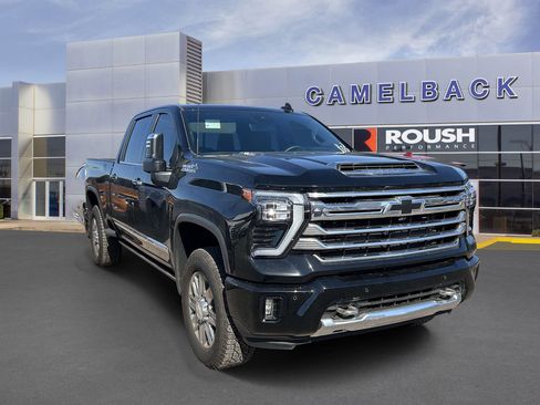 Used 2026 Chevrolet Silverado 2500 High Country w/ High Country Premium Package AWD/4WD image 4