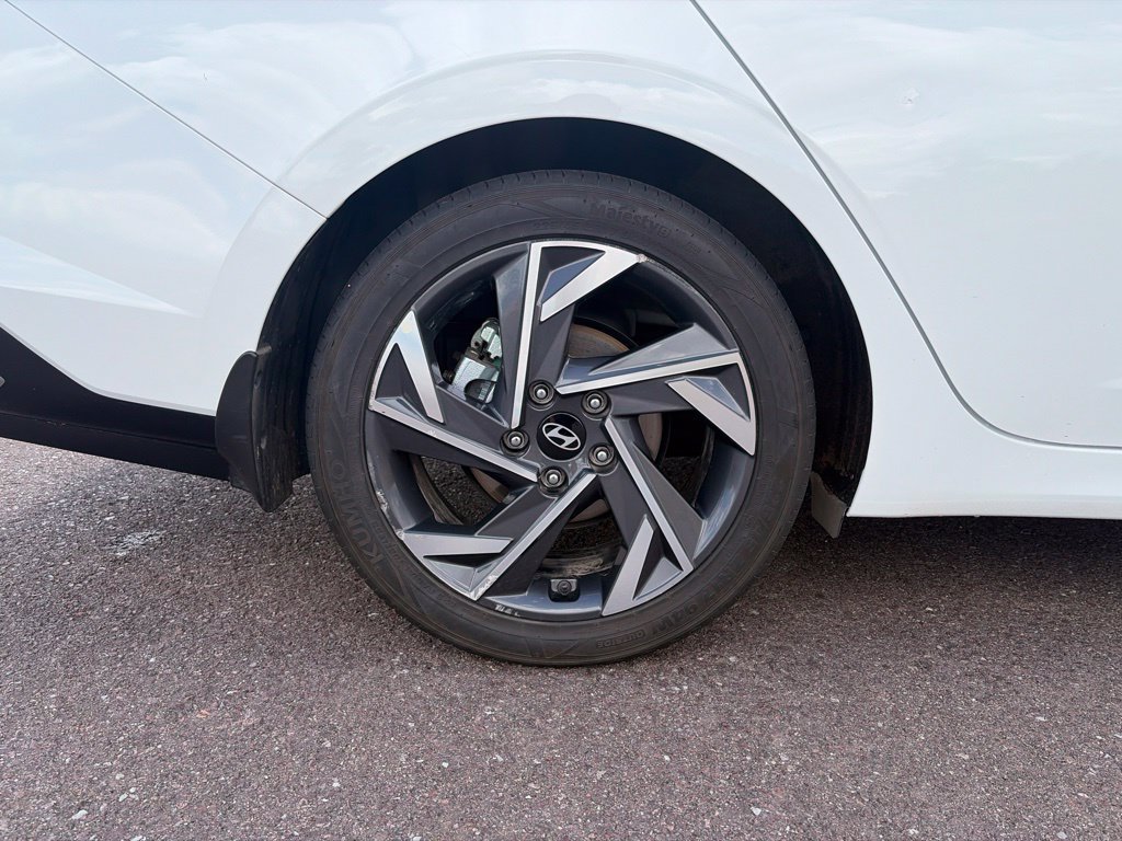 Certified 2025 Hyundai Elantra Limited FWD image 36