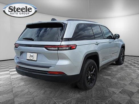 Certified 2024 Jeep Grand Cherokee Altitude AWD/4WD image 5