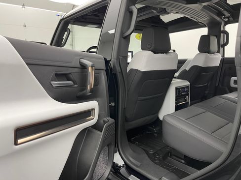 Used 2025 GMC Hummer EV 2X w/ LPO, Illumination Package AWD/4WD image 39