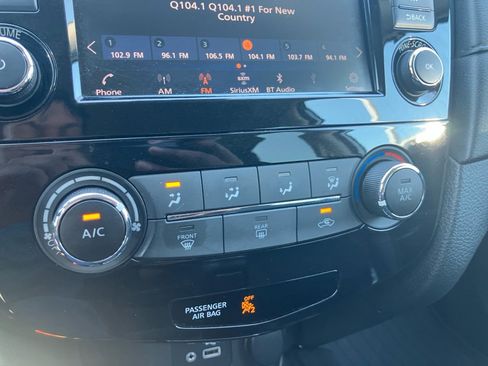 Used 2020 Nissan Rogue S w/ Special Edition Package FWD image 22