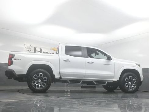 Used 2025 Chevrolet Colorado Z71 w/ Technology Package AWD/4WD image 52