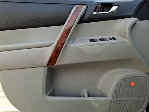 Used 2012 Toyota Highlander Limited w/ Tow Pkg image 14