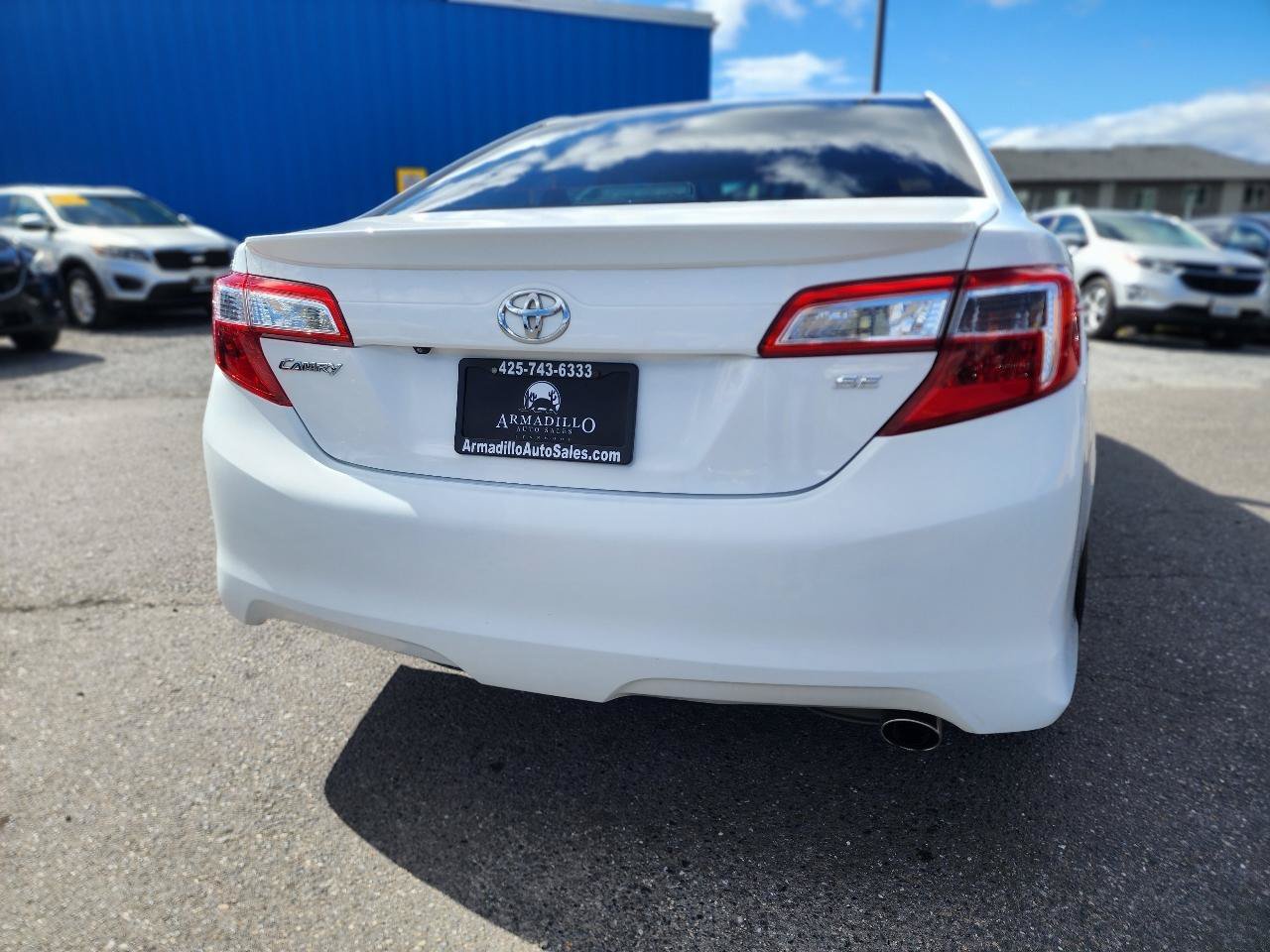 Used 2014 Toyota Camry SE FWD image 7