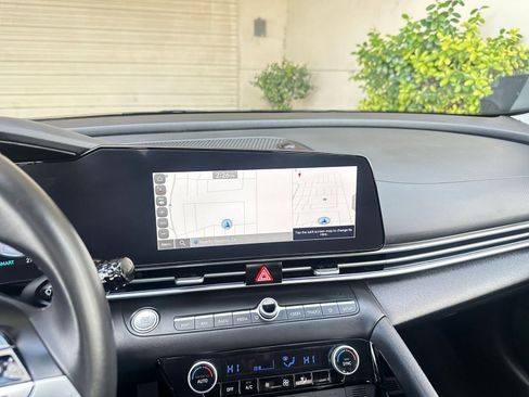 Used 2025 Hyundai Elantra SEL image 21