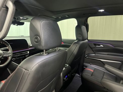 Used 2024 Chevrolet Traverse RS AWD/4WD image 11