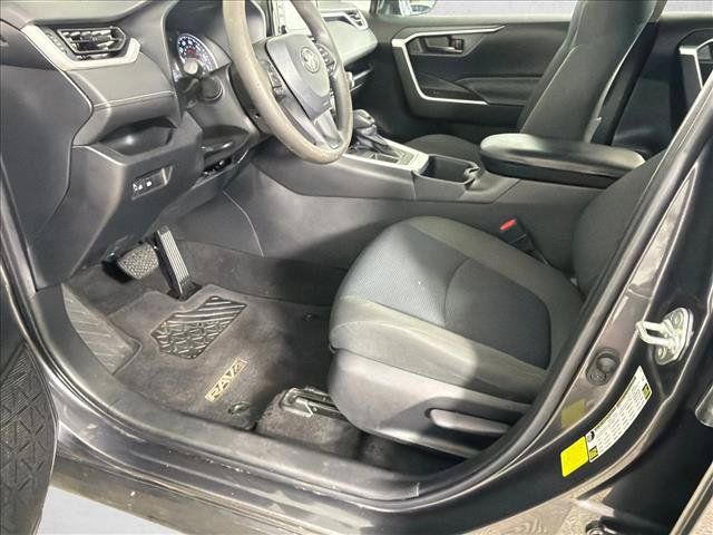 Used 2022 Toyota RAV4 LE FWD image 9
