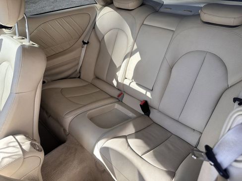 Used 2009 Mercedes-Benz CLK 550 Coupe image 19