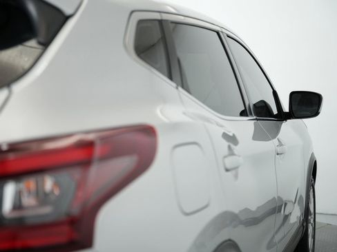 Used 2021 Nissan Rogue Sport S image 62