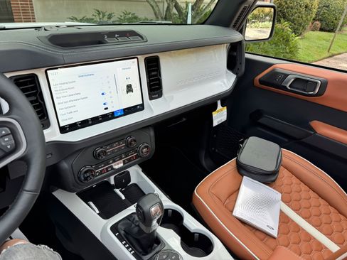 Used 2025 Ford Bronco Outer Banks AWD/4WD image 38