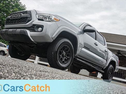 Used 2020 Toyota Tacoma SR5 RWD image 4
