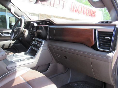 Used 2024 GMC Sierra 2500 Denali w/ Denali Reserve Package AWD/4WD image 46