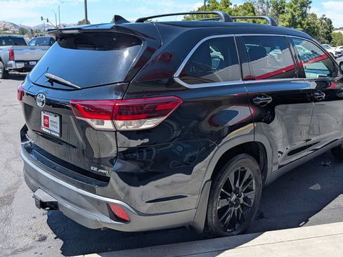 Used 2019 Toyota Highlander SE AWD/4WD image 9