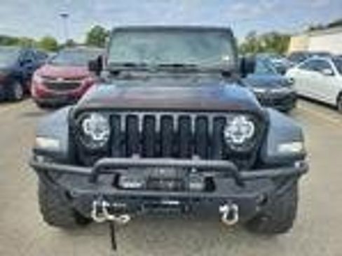 Used 2019 Jeep Wrangler Sport image 3