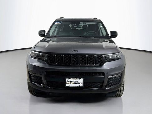 Used 2023 Jeep Grand Cherokee L Limited w/ Black Appearance Package AWD/4WD image 8