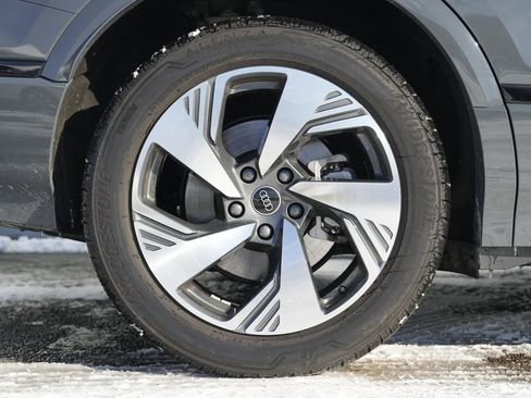 Used 2025 Audi Q6 e-tron Premium Plus w/ Premium Plus image 11