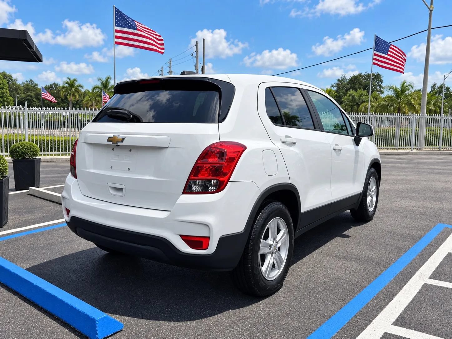 Used 2020 Chevrolet Trax LS w/ Tint and Cruise Package FWD image 5