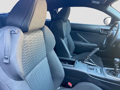 Used 2022 Toyota GR86 image 24