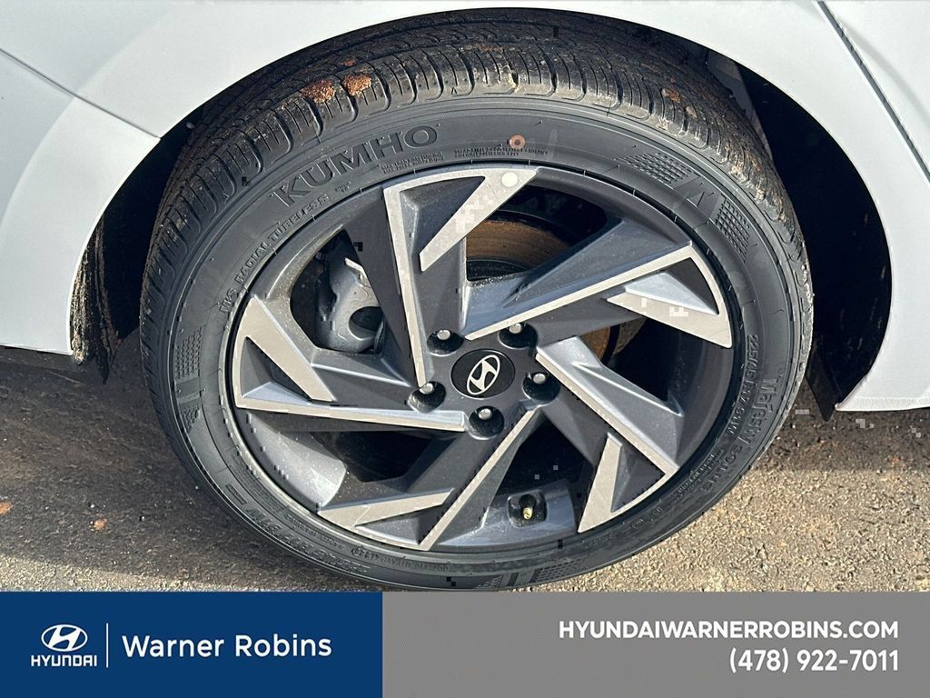 New 2025 Hyundai Elantra Sport FWD image 16