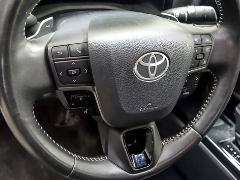 Used 2025 Toyota Camry SE FWD image 10
