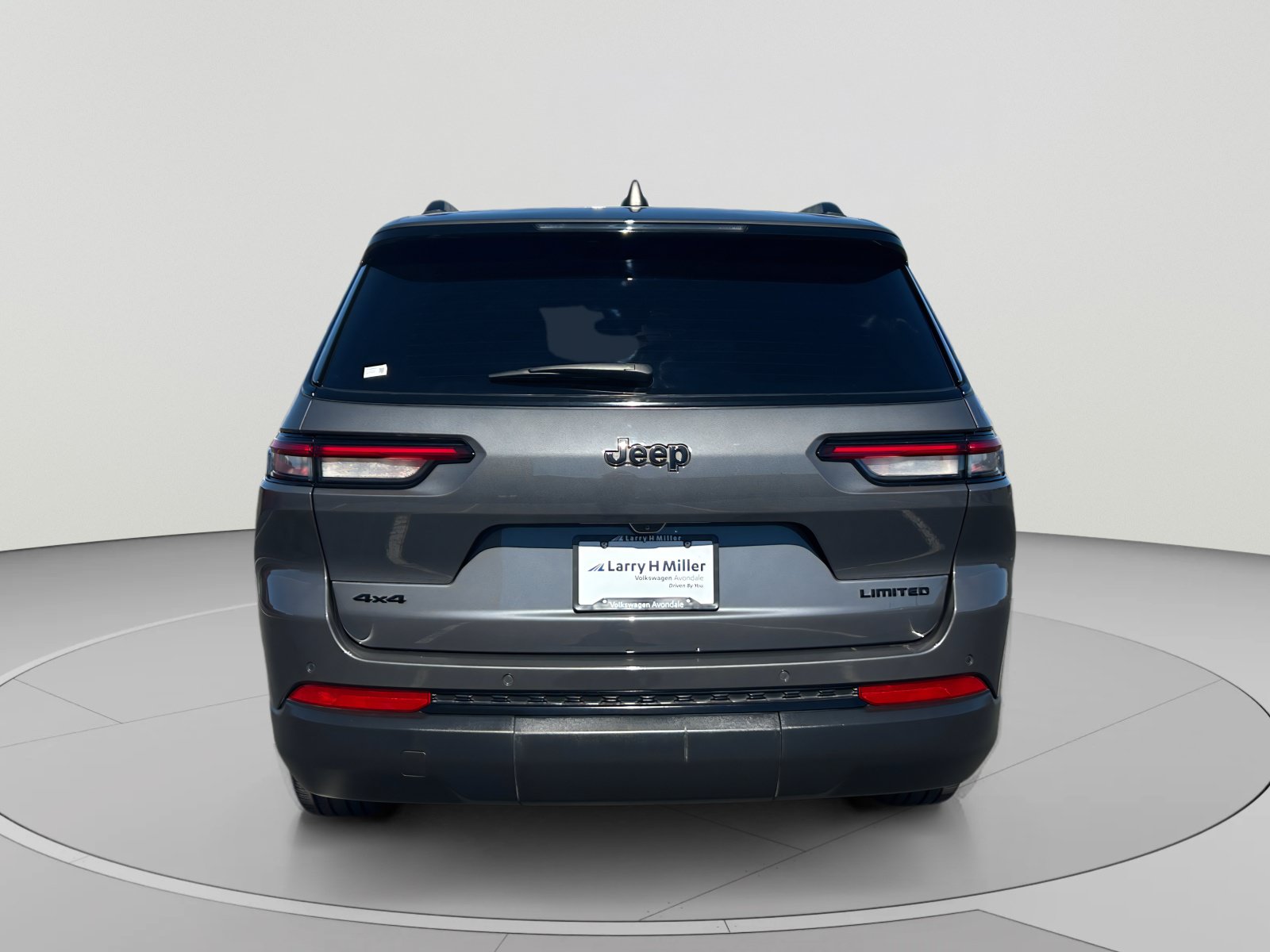 Used 2024 Jeep Grand Cherokee L Limited w/ Black Appearance Package AWD/4WD image 4