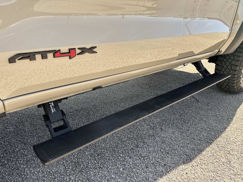 Certified 2024 GMC Canyon AT4X w/ AT4X AEV Edition image 12