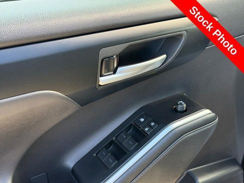 Used 2025 Toyota Highlander XLE image 18