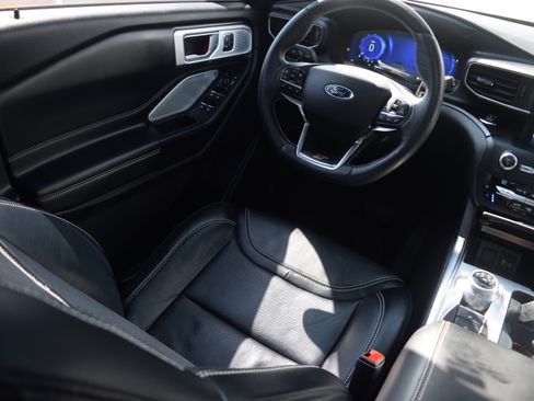 Used 2020 Ford Explorer ST w/ Premium Technology Package image 2