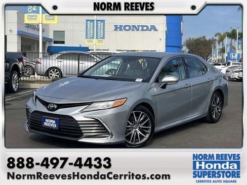 Used 2023 Toyota Camry XLE image 1