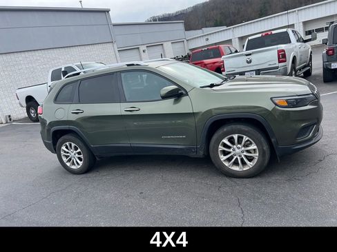 Used 2021 Jeep Cherokee Latitude w/ Mopar Interior Package image 3