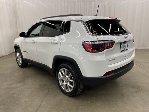 Used 2024 Jeep Compass Latitude AWD/4WD image 4