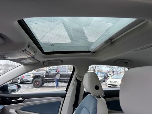 New 2026 Volkswagen Jetta SE FWD image 15