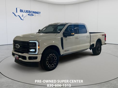 Used 2025 Ford F250 Platinum AWD/4WD image 1